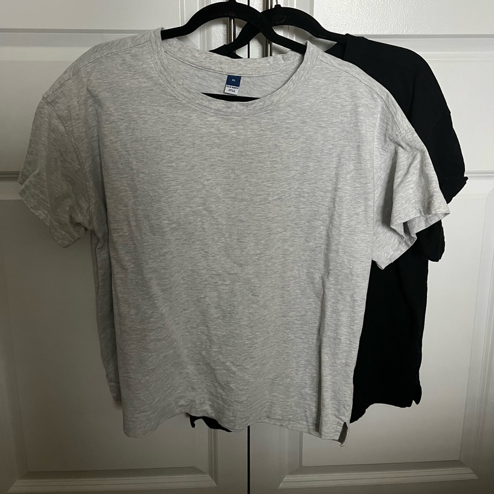 Old Navy T Shirt bundle black and grey XL perfect for size 8-12